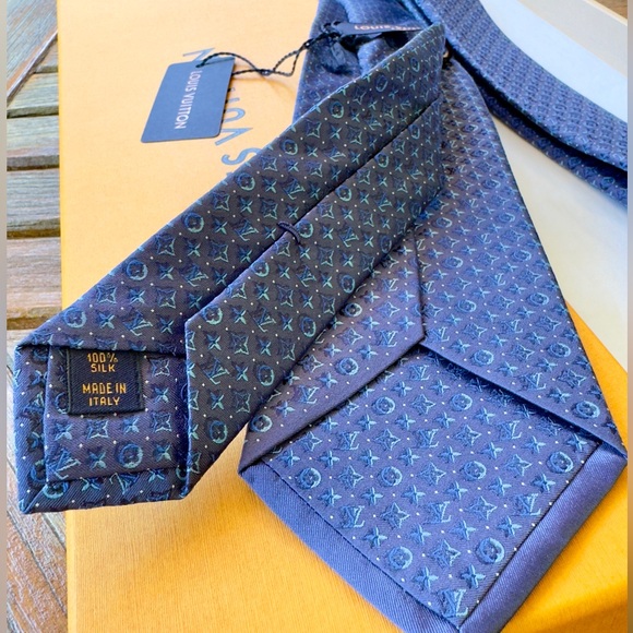 🔥LV HOLIDAY 25’🔥🆕💯LOUIS VUITTON LIMITED KNIGHT BLUE 3D-MONOGRAM MOTIF TIE🔥RARE✨ - Picture 12 of 17